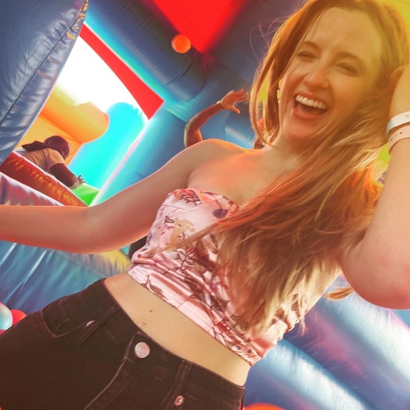 Meet your Posher, Larisa. Teacher and grad student selling some cute clothes. - Picture 4 of 12